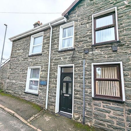 Cheerful 2 Bed Home With Mountain Views Blaenau Ffestiniog Exterior photo
